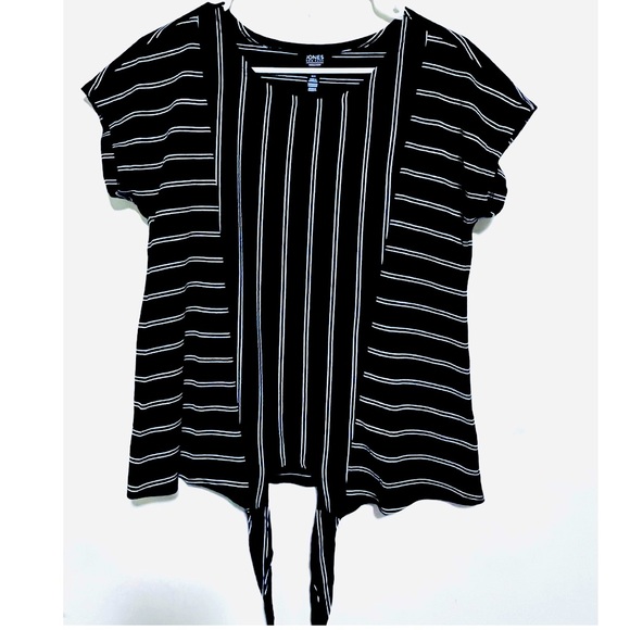 🍁🎄 3 for $10. Beautiful blouse with a bow to adjust at the waist. Never worn. - Picture 7 of 8